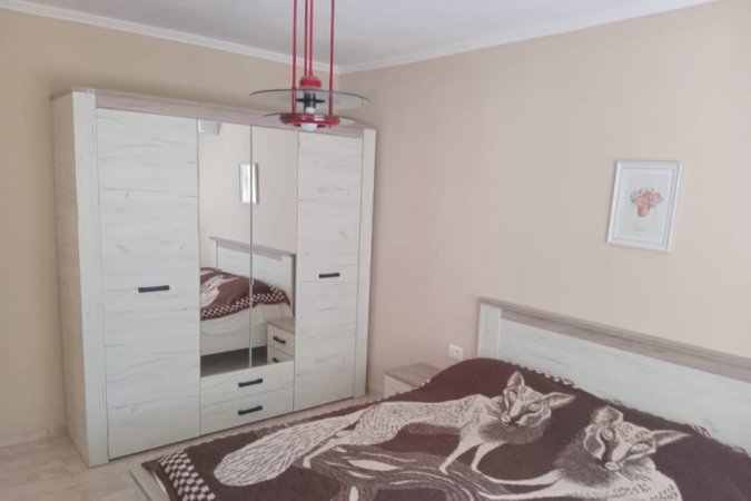 Tirane, jepet me qera apartament 2+1 Kati 1, 80 m² 600 € (Pazari i Ri)