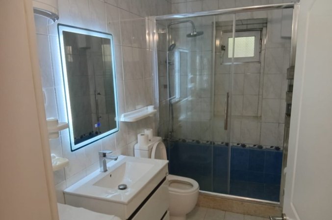 Tirane, jepet me qera apartament 2+1 Kati 1, 80 m² 600 € (Pazari i Ri)