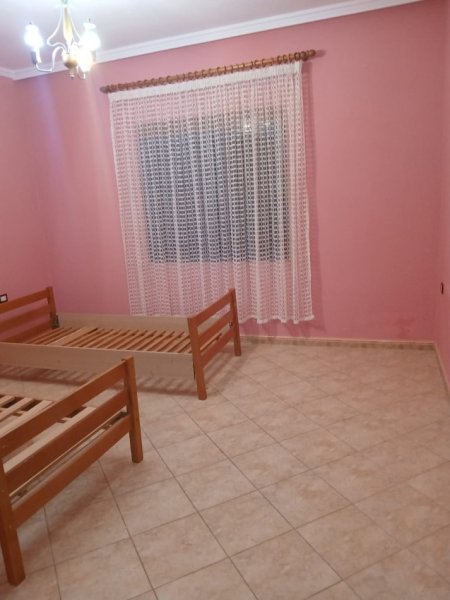 Jepet me Qera apartament 2+1 afer Tregut Elektrik dhe Qytet Student   400 €