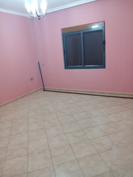 Jepet me Qera apartament 2+1 afer Tregut Elektrik dhe Qytet Student   400 €