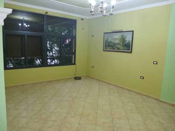 Jepet me Qera apartament 2+1 afer Tregut Elektrik dhe Qytet Student   400 €