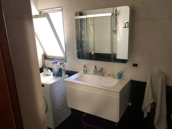 Tirane, jepet me qera apartament 2+1+Ballkon Kati 6, 112 m² 1.000 € 