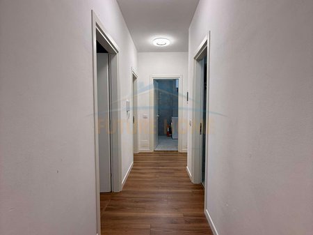 Tirane, jepet me qera apartament 2+1 Kati 5, 105 m² 700 € (UNAZA RE ,OASIS RESIDENECE)