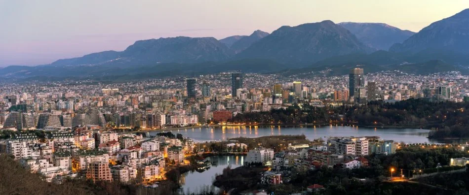 Tirane, shitet magazine Kati 0, 600 m² 1.150.000 € (Autostrada Tirane-Durres)