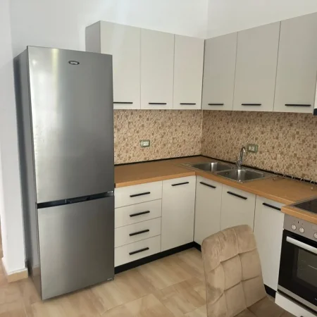 Tirane, jepet me qera apartament 3+1 Kati 3, 70 m² 750 € (Materniteti Ri)
