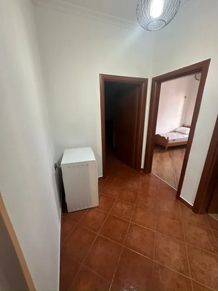 Tirane, jepet me qera apartament 2+1 Kati 5, 102 m² 500 € (Materniteti Ri)