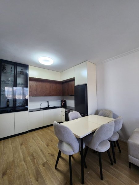 Tirane, jepet me qera apartament 2+1 Kati 8, 100 m² 800 € (Rruga e kavajes)
