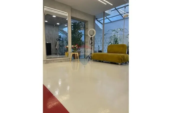 Tirane, jepet me qera zyre , 115 m² 2.000 € 