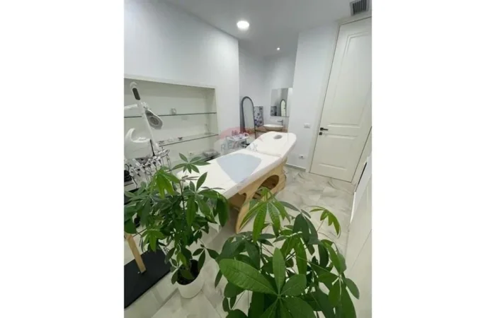 Tirane, jepet me qera zyre , 115 m² 2.000 € 