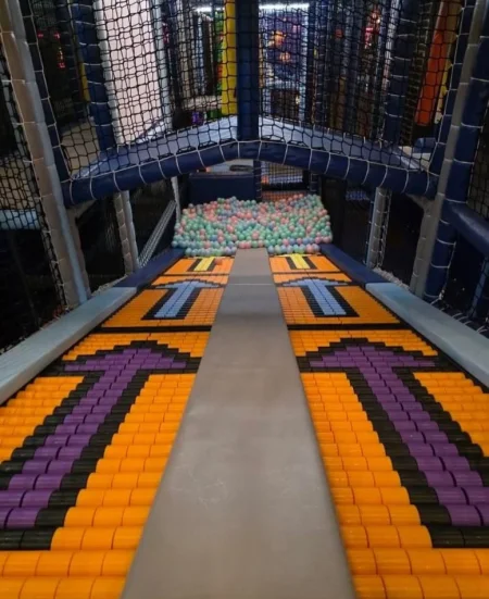 Tirane, shes Shitet kend lojrash per ambjent te brendshem 25.000 €