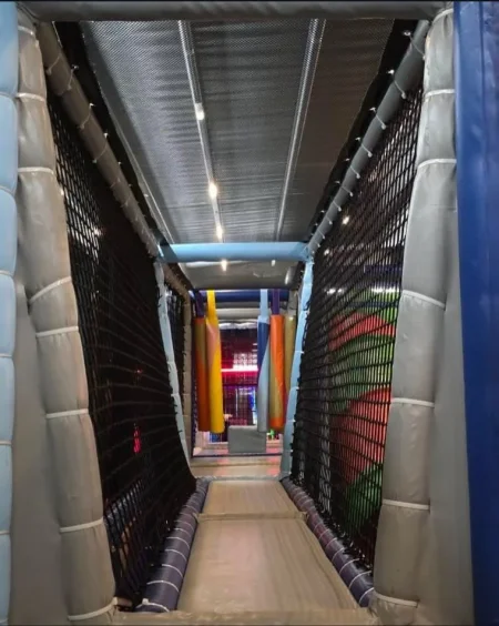 Tirane, shes Shitet kend lojrash per ambjent te brendshem 25.000 €