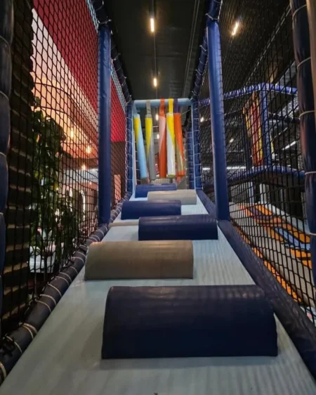 Tirane, shes Shitet kend lojrash per ambjent te brendshem 25.000 €