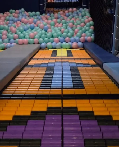 Tirane, shes Shitet kend lojrash per ambjent te brendshem 25.000 €