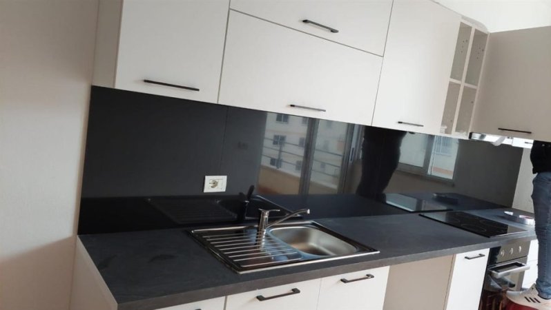 Tirane, jepet me qera apartament 2+1+Ballkon Kati 8, 100 m² 450 € (ASTIR TE FRATARI)
