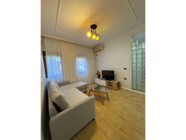 Tirane, shitet apartament 1+1+Ballkon Kati 2, 54 m² 115.000 € (Rruga Bardhyl)