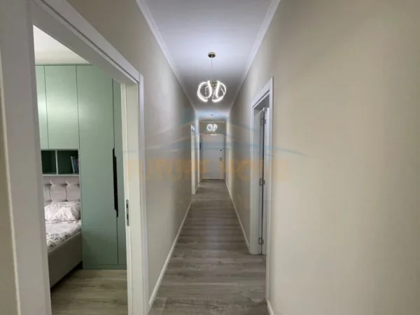 Tirane, jepet me qera apartament 2+1+Ballkon Kati 5, 91 m² 900 € (Rruga Panorama)