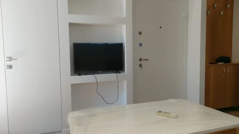 Tirane, jepet me qera apartament 1+1 Kati 9, 75 m² 600 € (Ferit Xhajko)