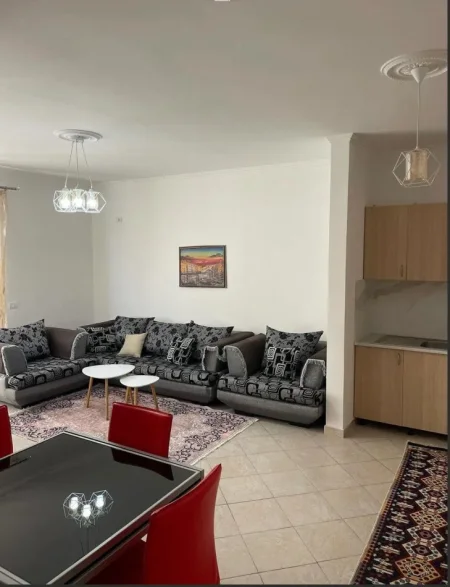 Tirane, jepet me qera apartament 2+1+Ballkon Kati 5, 90 m² 450 € (Pallatet Cabej)