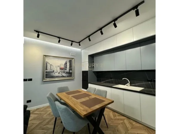 Tirane, jepet me qera apartament 2+1 Kati 3, 97 m² 1.500 € (Prane TEG)