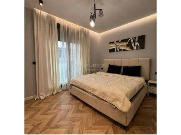 Tirane, jepet me qera apartament 2+1 Kati 3, 97 m² 1.500 € (Prane TEG)