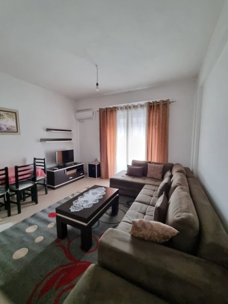 Tirane, jepet me qera apartament 2+1+Ballkon Kati 6   cmimi 560 € (Bedri Karapici)