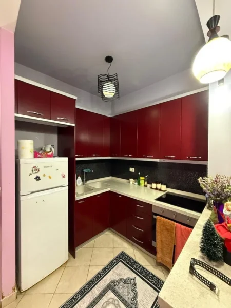 Tirane, jepet me qera apartament 2+1 , 96 m² 500 €