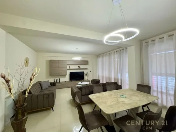 Tirane, jepet me qera apartament 3+1 Kati 4, 160 m² 1.800 € (Liqeni, Kompleksi Nobis)