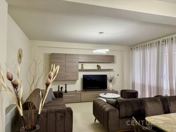Tirane, jepet me qera apartament 3+1 Kati 4, 160 m² 1.800 € (Liqeni, Kompleksi Nobis)