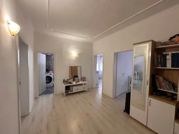 Tirane, jepet me qera apartament 2+1 Kati 4, 74 m² 600 € (21 Dhjetori)