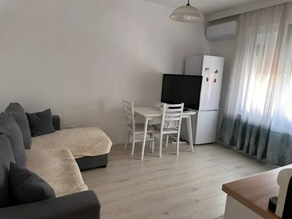 Tirane, jepet me qera apartament 2+1 Kati 4, 74 m² 600 € (21 Dhjetori)