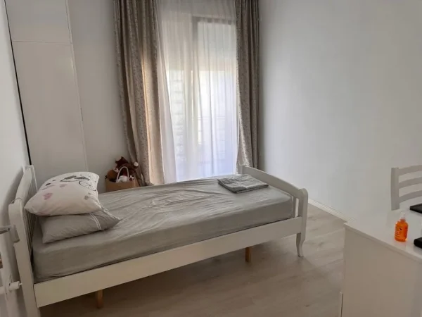 Tirane, jepet me qera apartament 2+1 Kati 4, 74 m² 600 € (21 Dhjetori)