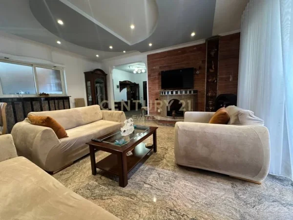 Tirane, jepet me qera apartament 2+1+Aneks+Ballkon Kati 6, 130 m² 900 € (Sheshi Skenderbej)