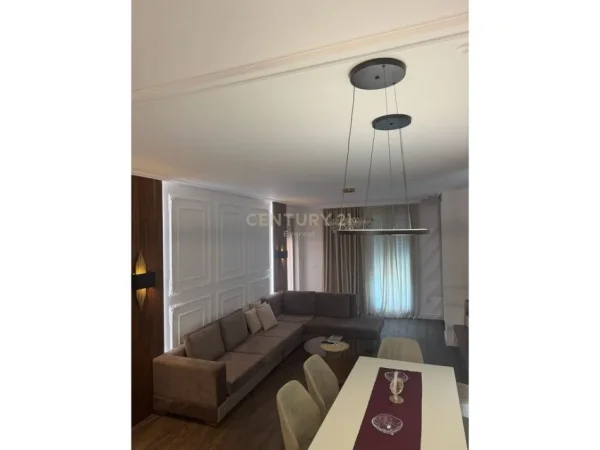 Tirane, jepet me qera apartament 3+1+Aneks+Ballkon Kati 4, 127 m² 1.500 € (Zogu i Zi , Foleja e Gjelber)