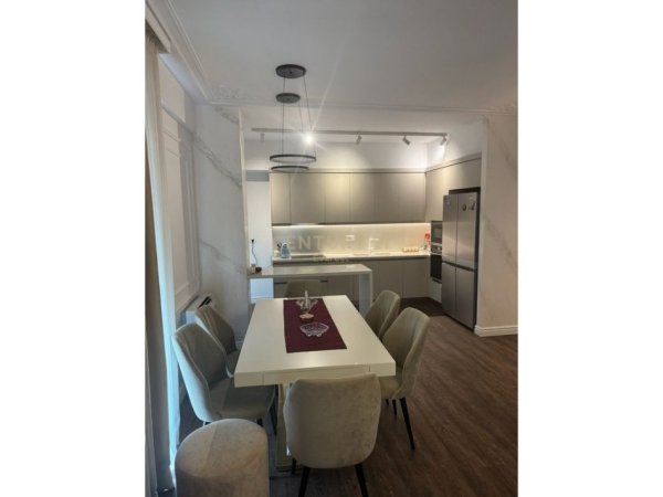 Tirane, jepet me qera apartament 3+1+Aneks+Ballkon Kati 4, 127 m² 1.500 € (Zogu i Zi , Foleja e Gjelber)