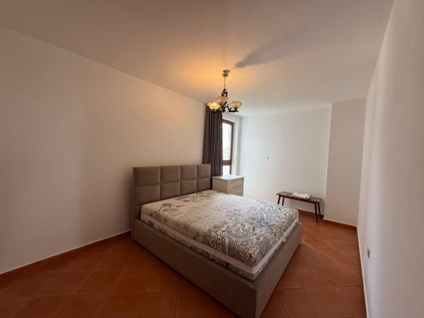Tirane, jepet me qera apartament 2+1+Ballkon , 700 € (Bulevardi Zogu I)