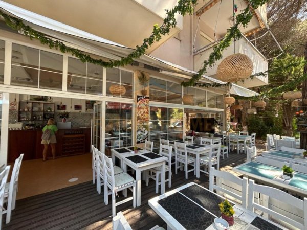 Mali Robit, shitet bar-restorant Kati 0, 100 m² (Golem)