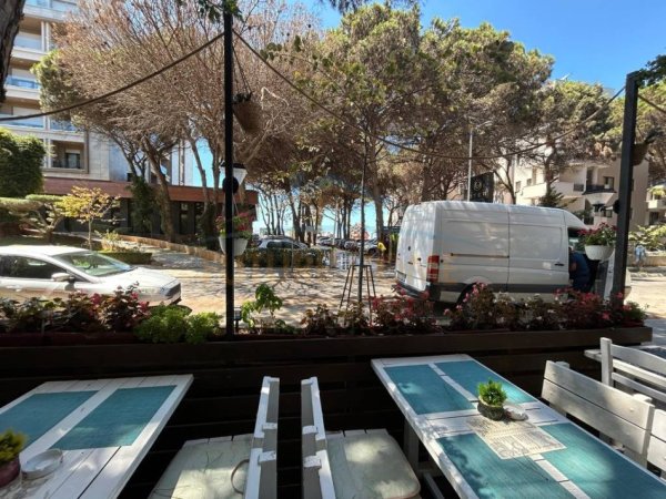 Mali Robit, shitet bar-restorant Kati 0, 100 m² (Golem)