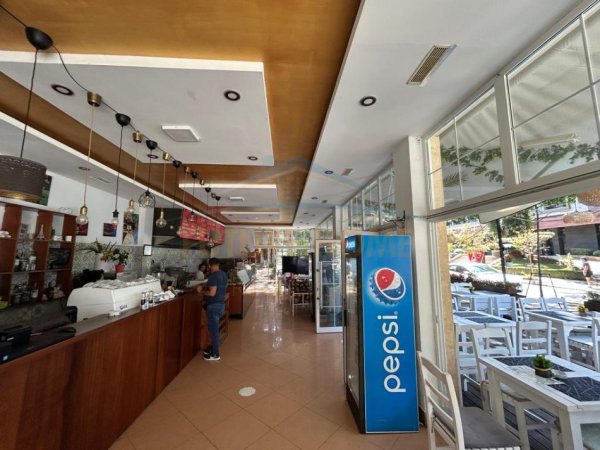 Mali Robit, shitet bar-restorant Kati 0, 100 m² (Golem)