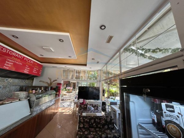 Mali Robit, shitet bar-restorant Kati 0, 100 m² (Golem)