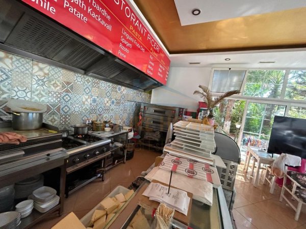 Mali Robit, shitet bar-restorant Kati 0, 100 m² (Golem)