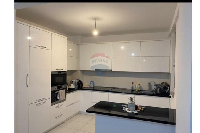 Tirane, shitet apartament 2+1+Ballkon , 97 m² 155.000 € 