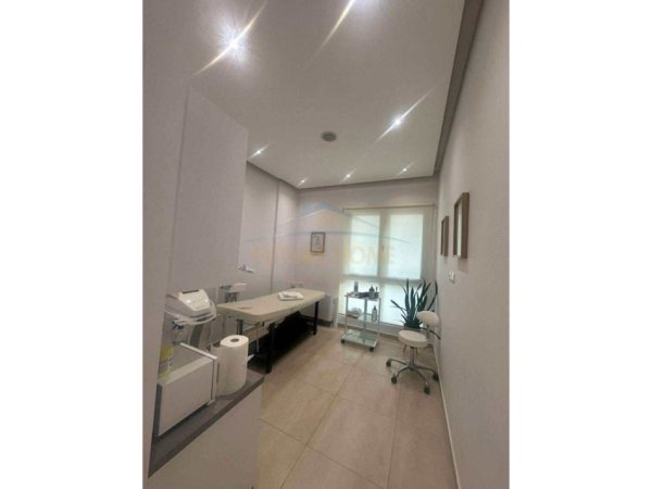Tirane, jepet me qera apartament 2+1 Kati 7, 110 m² 700 € (Komuna e Parisit)