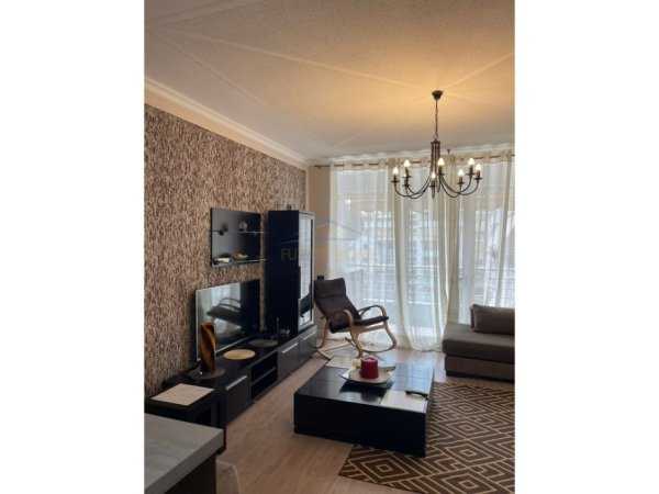 Tirane, jepet me qera apartament 2+1 Kati 7, 110 m² 700 € (Komuna e Parisit)