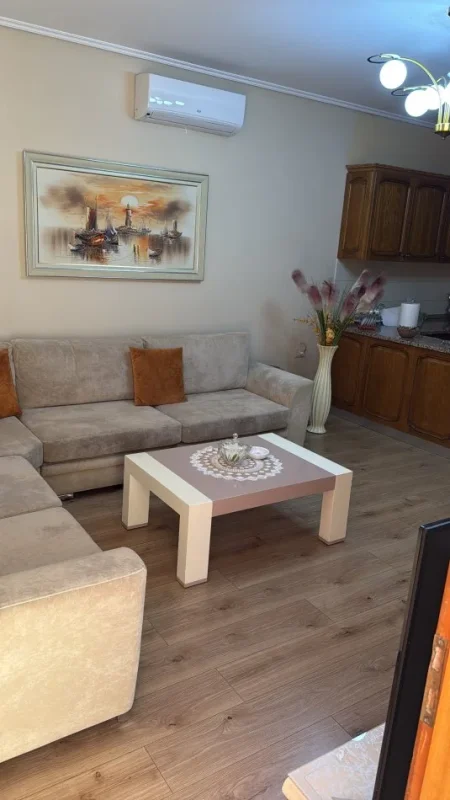 Tirane, jepet me qera apartament 1+1+Aneks+Ballkon Kati 2, 80 m² 450 € (Mbrapa Spitalit Nen Tereza)