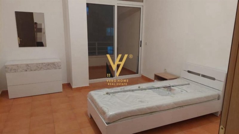 Tirane, jepet me qera apartament 2+1+Ballkon Kati 8, 95 m² 450 € (ASTIR)