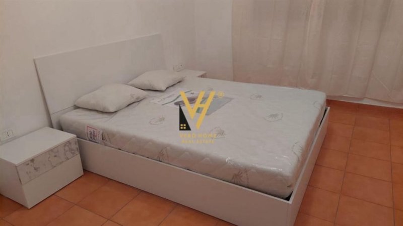 Tirane, jepet me qera apartament 2+1+Ballkon Kati 8, 95 m² 450 € (ASTIR)