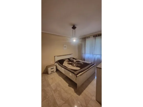 Tirane, jepet me qera apartament 2+1 Kati 1, 82 m² 600 € (Rruga Tefta Tashko)