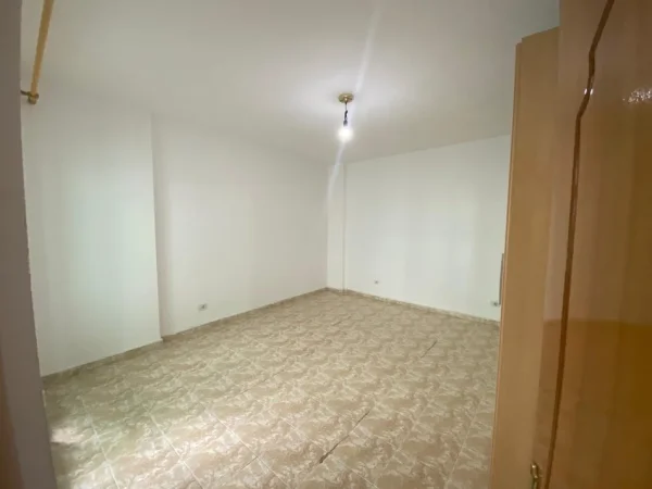 Tirane, shitet apartament 3+1+Ballkon Kati 3, 120 m² 248.000 € (Komuna e parisit)