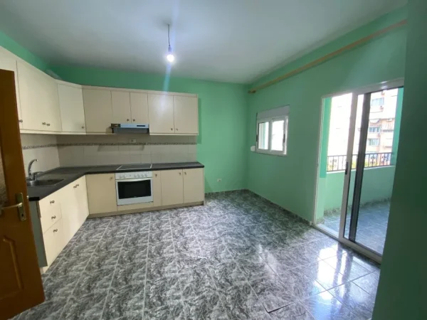 Tirane, shitet apartament 3+1+Ballkon Kati 3, 120 m² 248.000 € (Komuna e parisit)