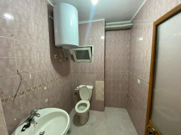Tirane, shitet apartament 3+1+Ballkon Kati 3, 120 m² 248.000 € (Komuna e parisit)
